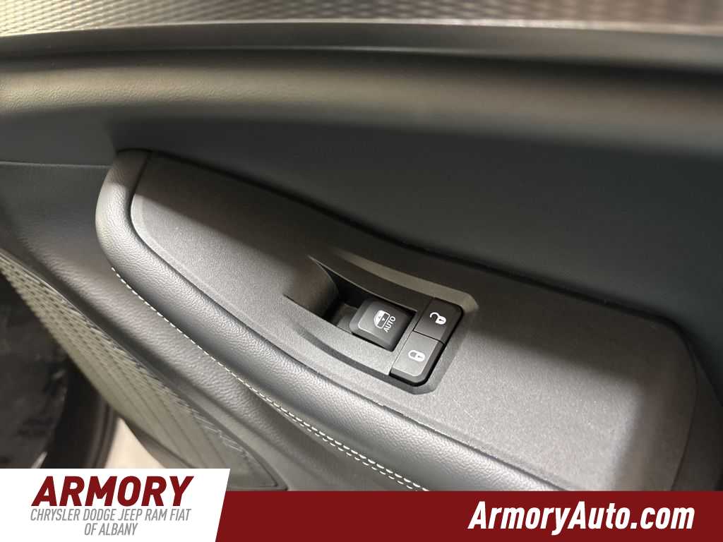 Thumbnail: 2025 Jeep Grand Cherokee - 39