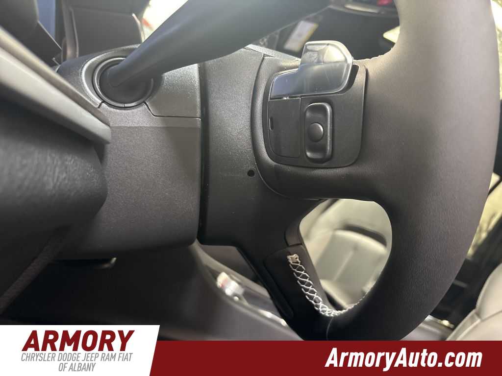 Thumbnail: 2025 Jeep Grand Cherokee - 12