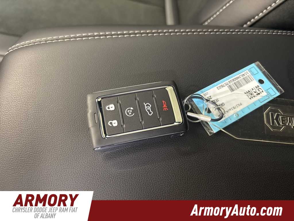 Thumbnail: 2025 Jeep Grand Cherokee - 22