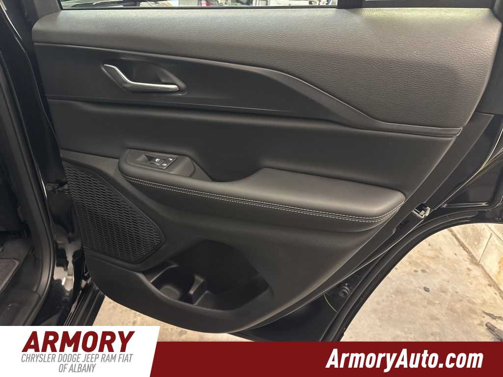 Thumbnail: 2025 Jeep Grand Cherokee - 31