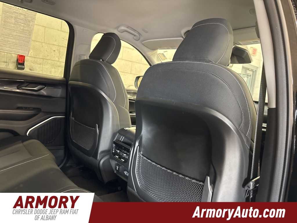 Thumbnail: 2022 Jeep Grand Cherokee - 31