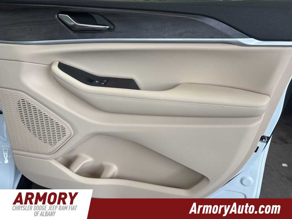 Thumbnail: 2025 Jeep Grand Cherokee - 31