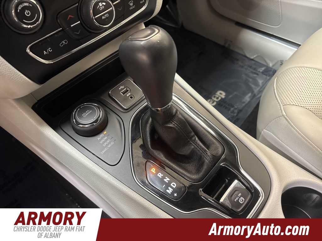 Thumbnail: 2019 Jeep Cherokee - 24