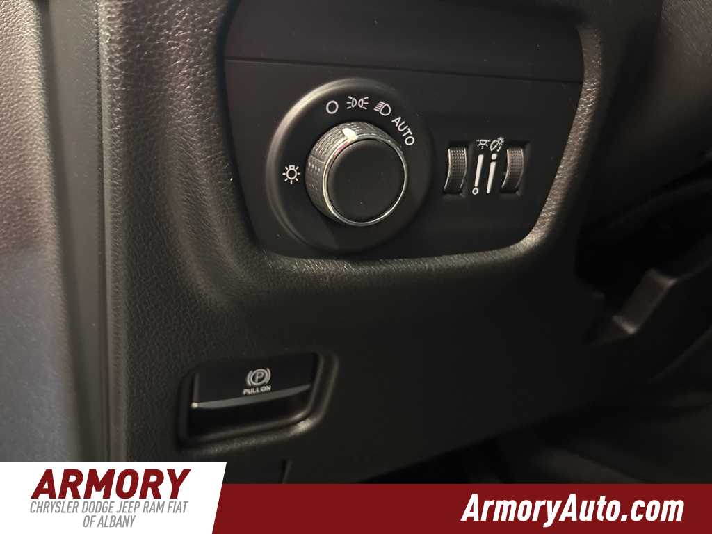 Thumbnail: 2023 Jeep Grand Cherokee - 10