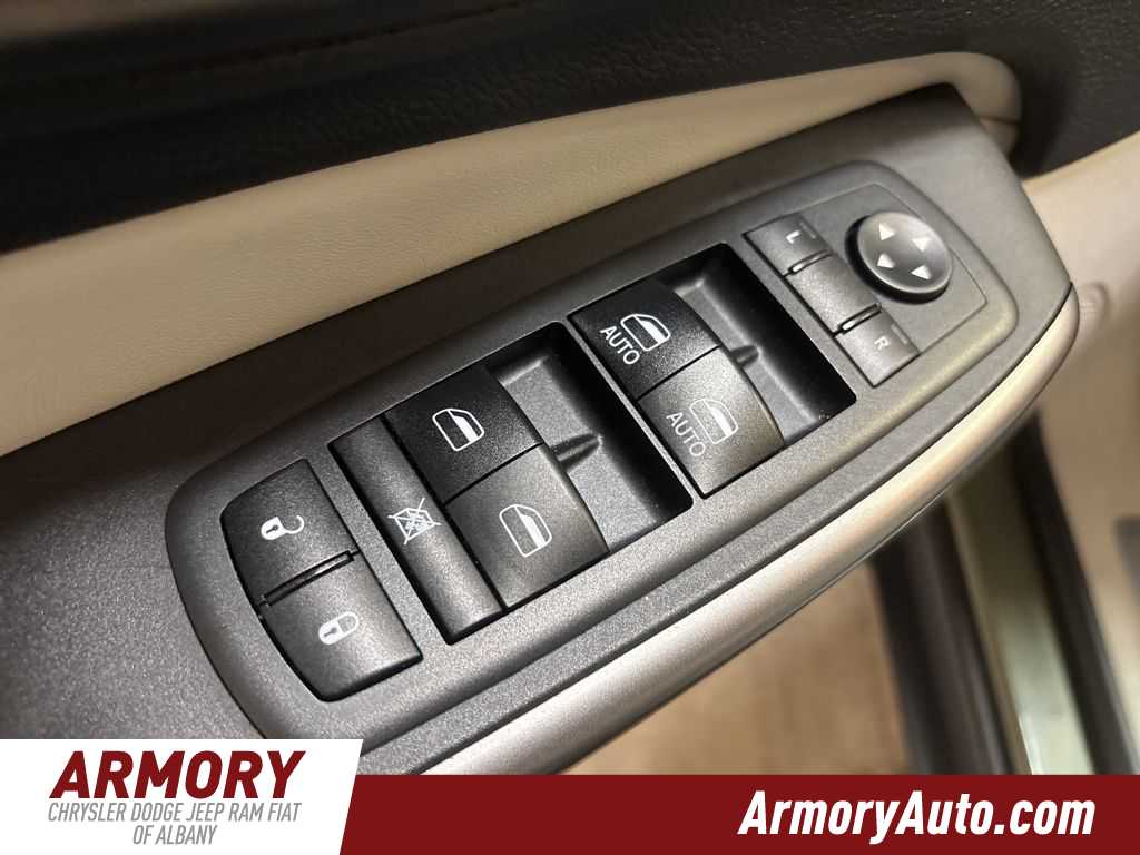 Thumbnail: 2019 Jeep Cherokee - 8