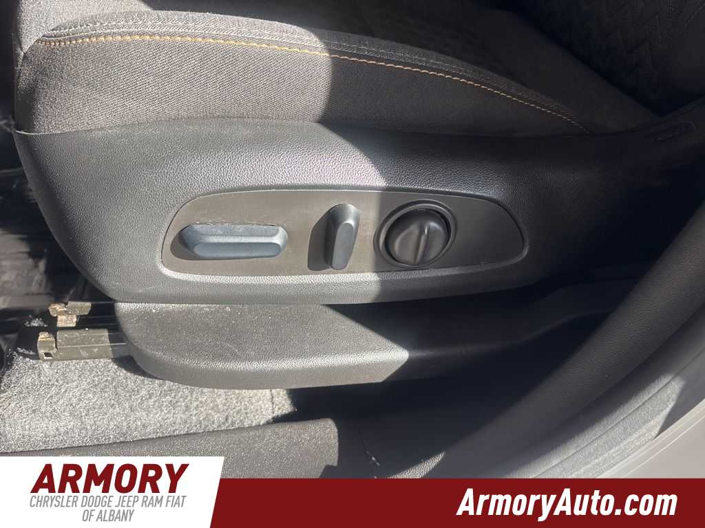Thumbnail: 2023 Chevrolet Equinox - 10
