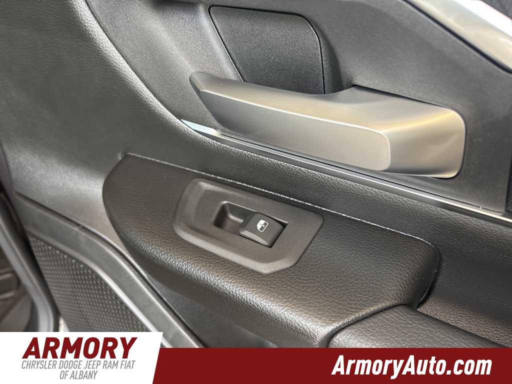 Thumbnail: 2026 RAM 1500 - 32