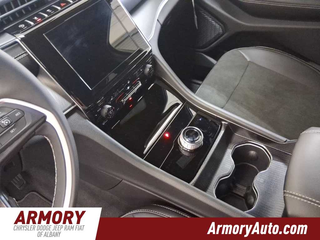 Thumbnail: 2025 Jeep Grand Cherokee - 16