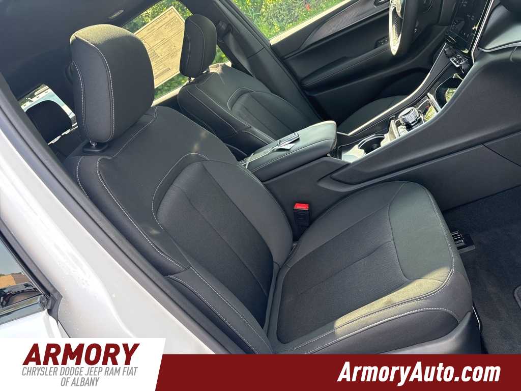 Thumbnail: 2025 Jeep Grand Cherokee - 19