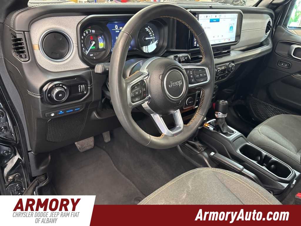 2024 Jeep Wrangler Sahara 9