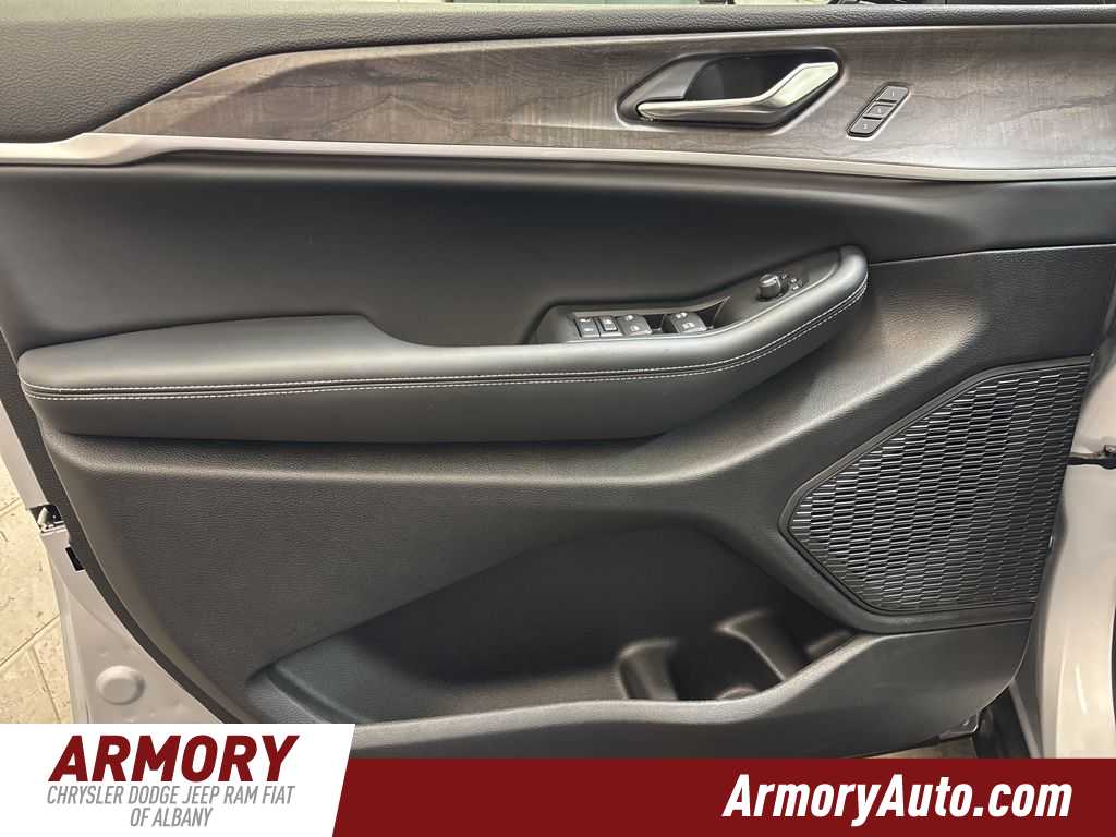 Thumbnail: 2025 Jeep Grand Cherokee - 7