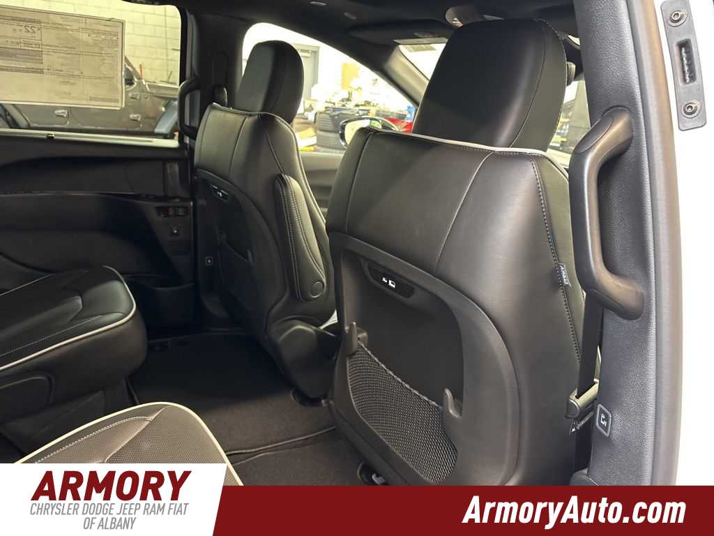 Thumbnail: 2026 Chrysler Pacifica - 32