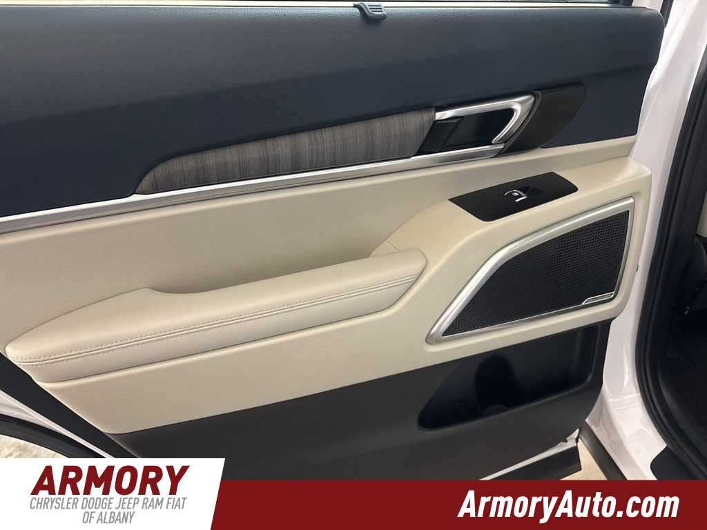 Thumbnail: 2023 Kia Telluride - 24