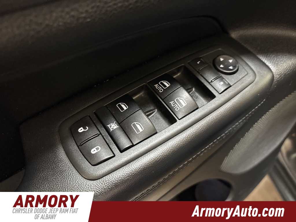 Thumbnail: 2014 Jeep Grand Cherokee - 8