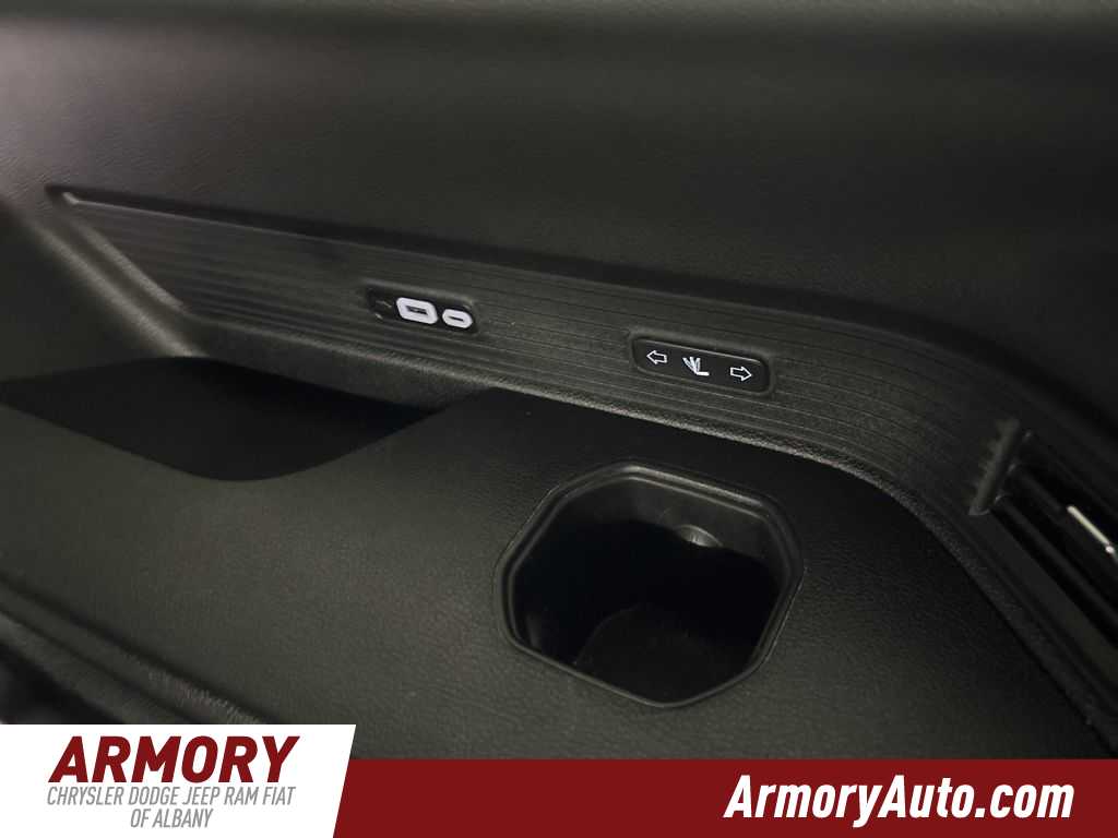 Thumbnail: 2024 Jeep Wagoneer - 35