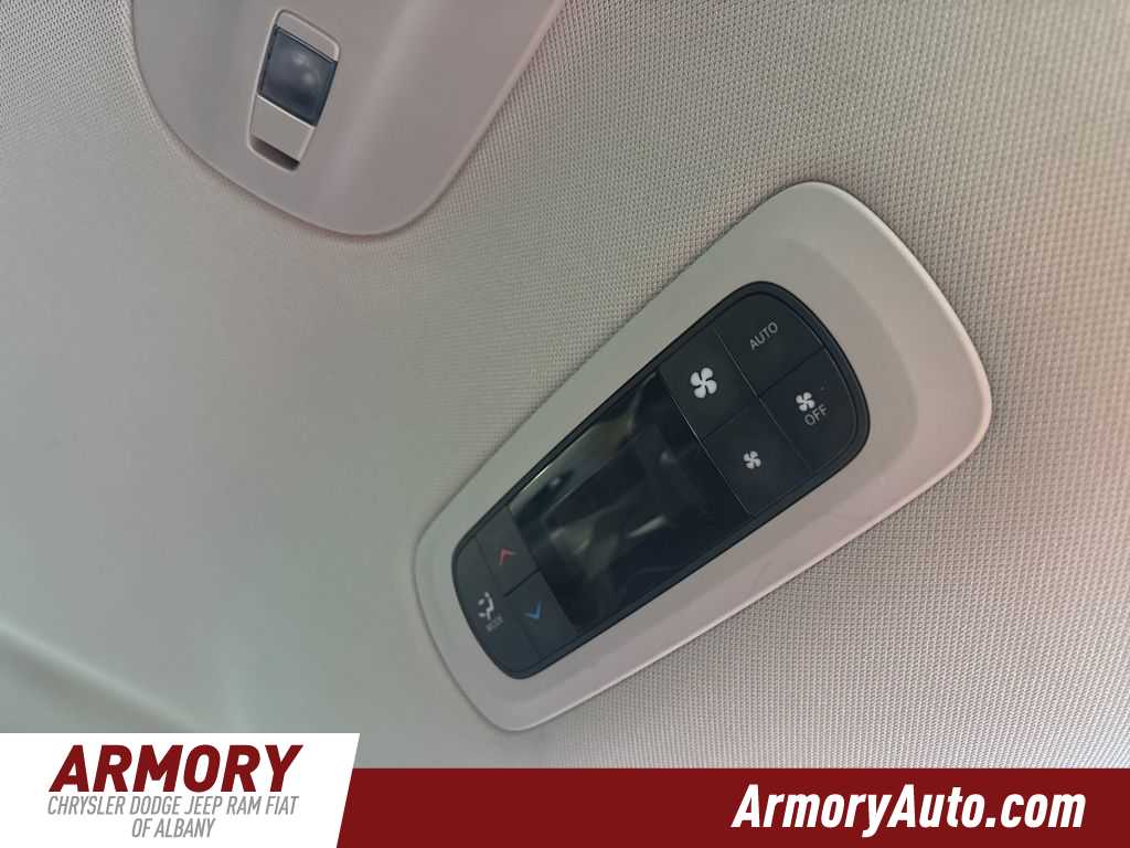 Thumbnail: 2023 Chrysler Pacifica - 36