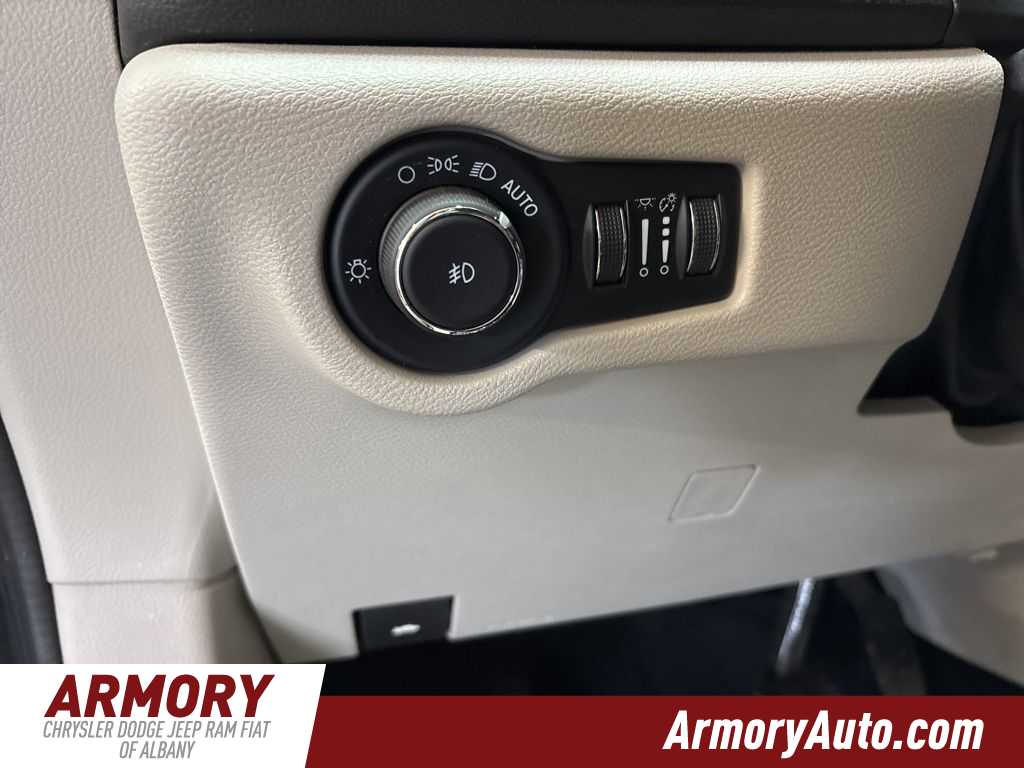 Thumbnail: 2024 Chrysler Pacifica - 13