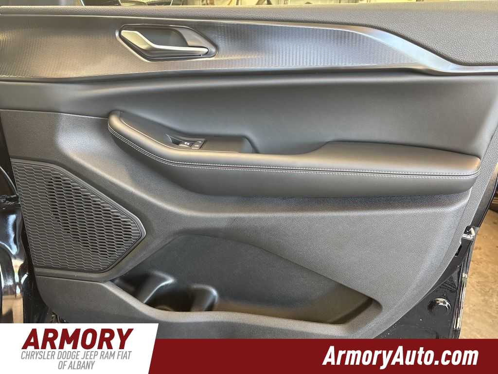 Thumbnail: 2025 Jeep Grand Cherokee L - 38