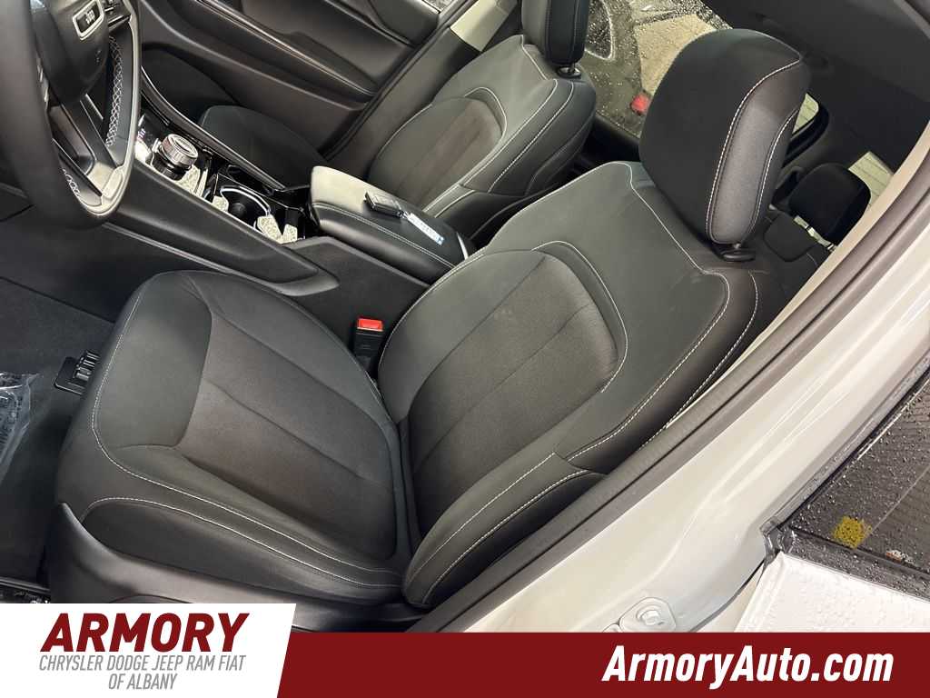 Thumbnail: 2023 Jeep Grand Cherokee L - 11