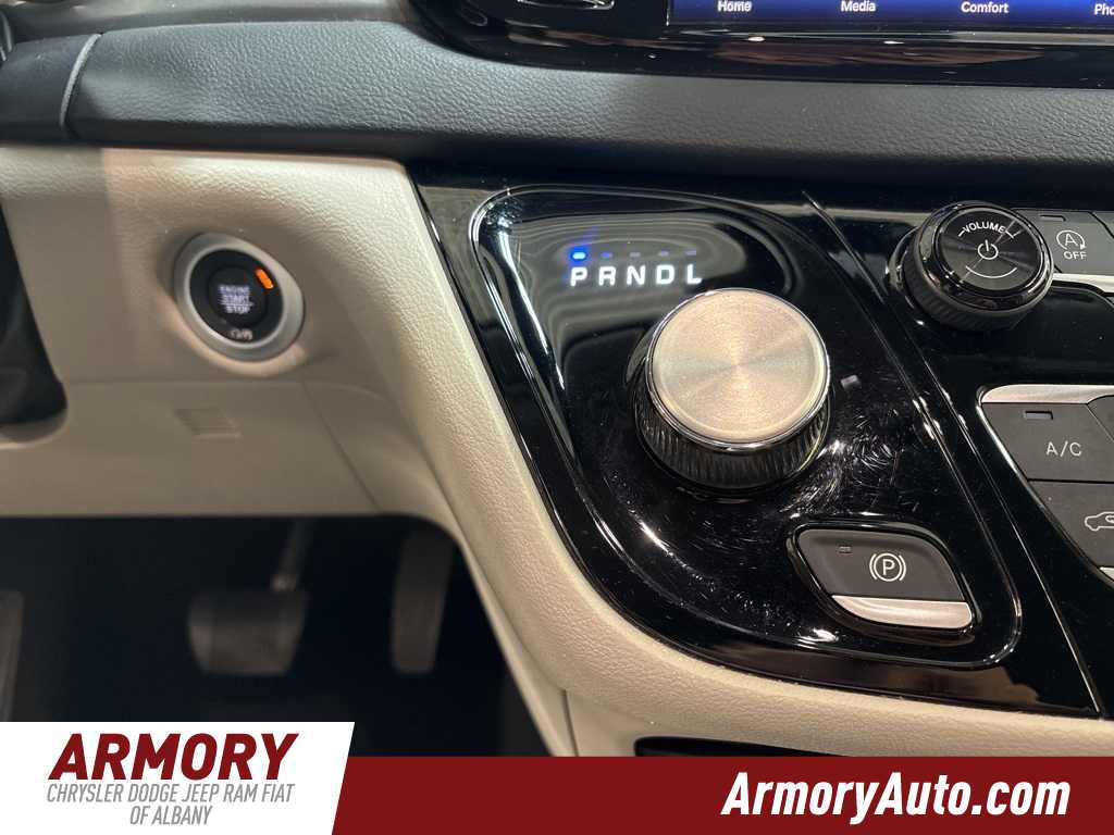 2023 Chrysler Pacifica Touring L 22