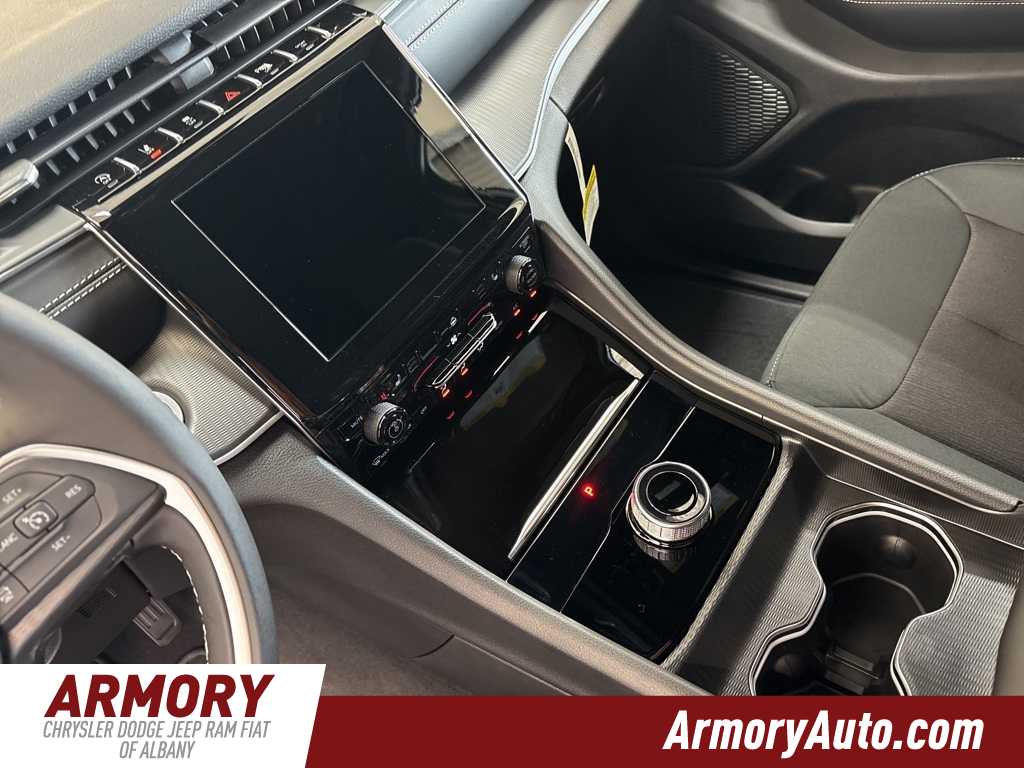 Thumbnail: 2025 Jeep Grand Cherokee - 18