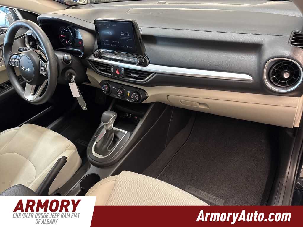 Thumbnail: 2023 Kia Forte - 36