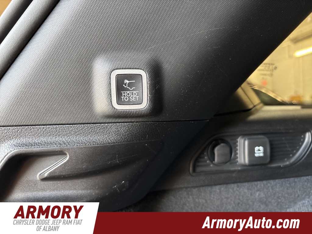 Thumbnail: 2023 Jeep Grand Cherokee - 35