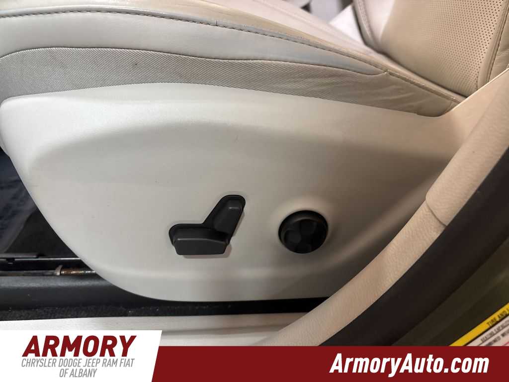 Thumbnail: 2019 Jeep Cherokee - 14