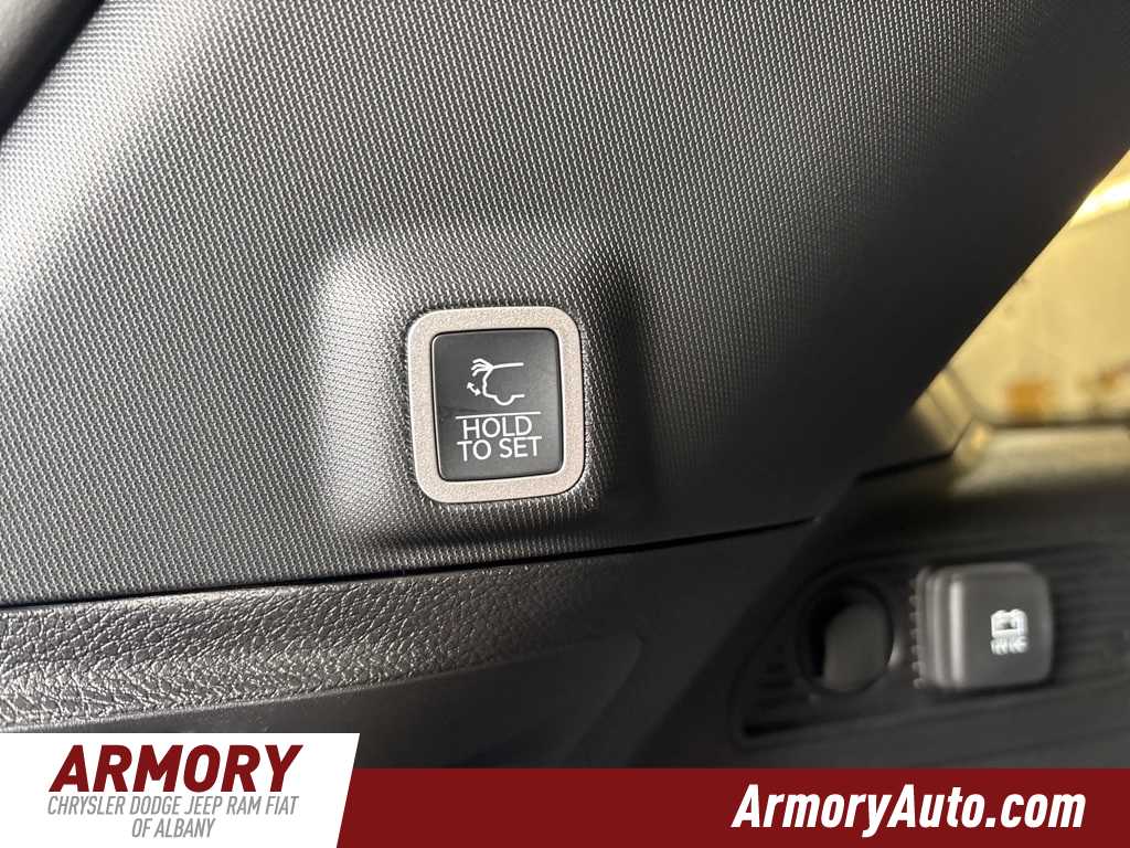 Thumbnail: 2025 Jeep Grand Cherokee - 30