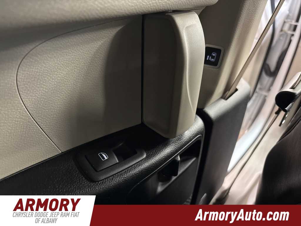 2023 Chrysler Pacifica Touring L 33