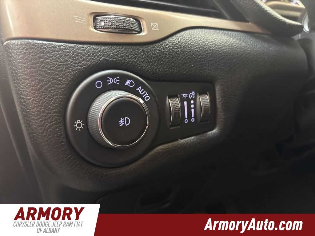 Thumbnail: 2017 Jeep Cherokee - 10