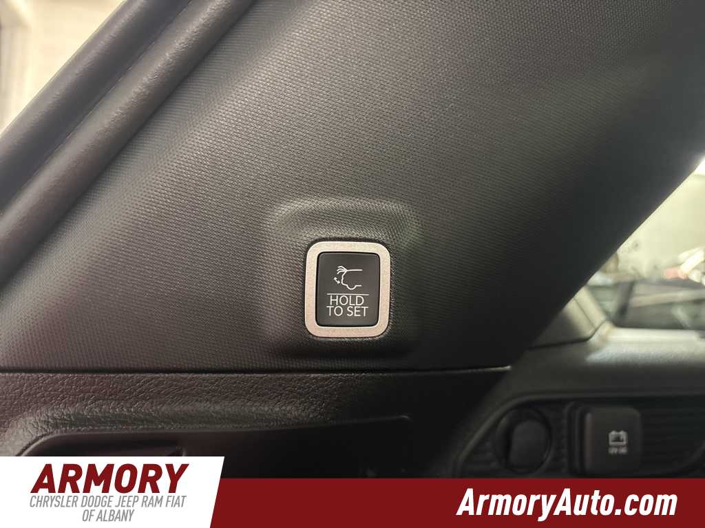 Thumbnail: 2025 Jeep Grand Cherokee - 30