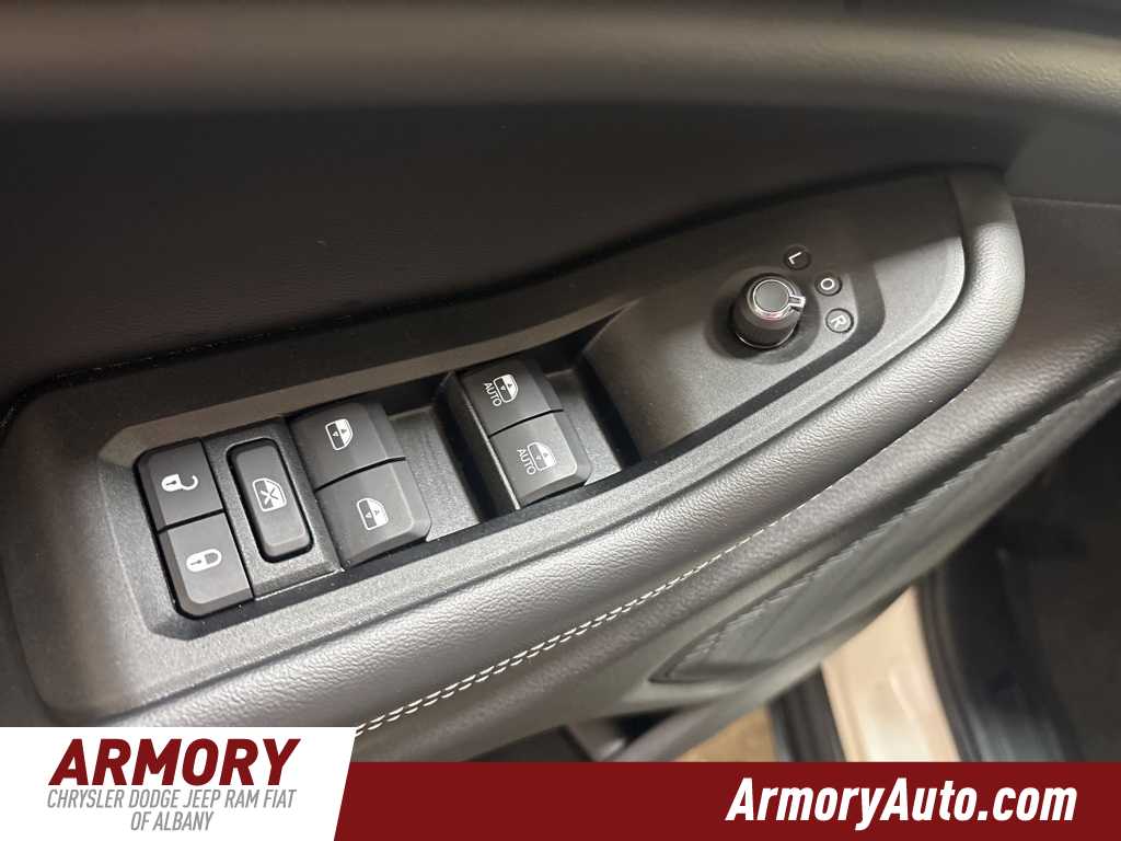 Thumbnail: 2025 Jeep Grand Cherokee - 8