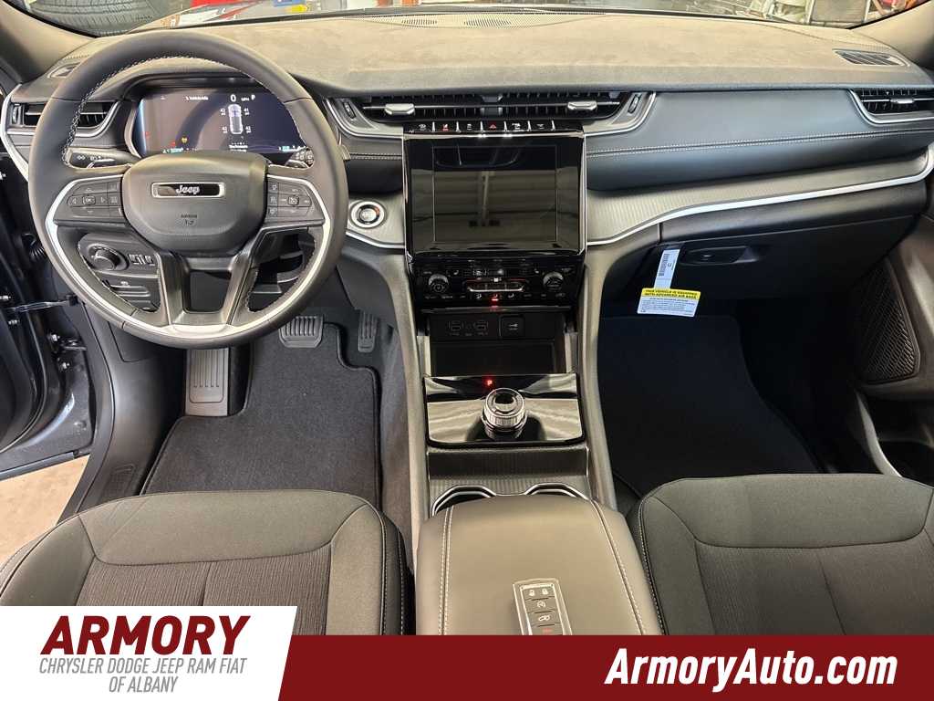 Thumbnail: 2025 Jeep Grand Cherokee - 34