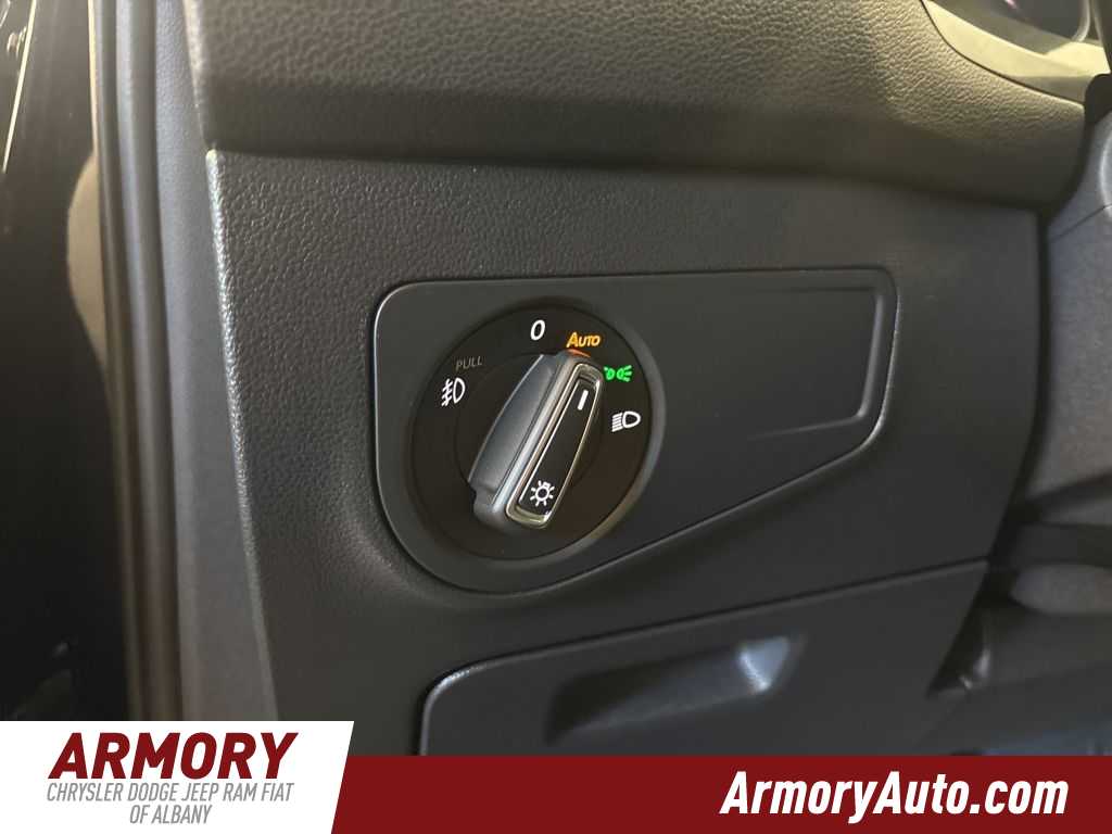 Thumbnail: 2018 Volkswagen Tiguan - 12