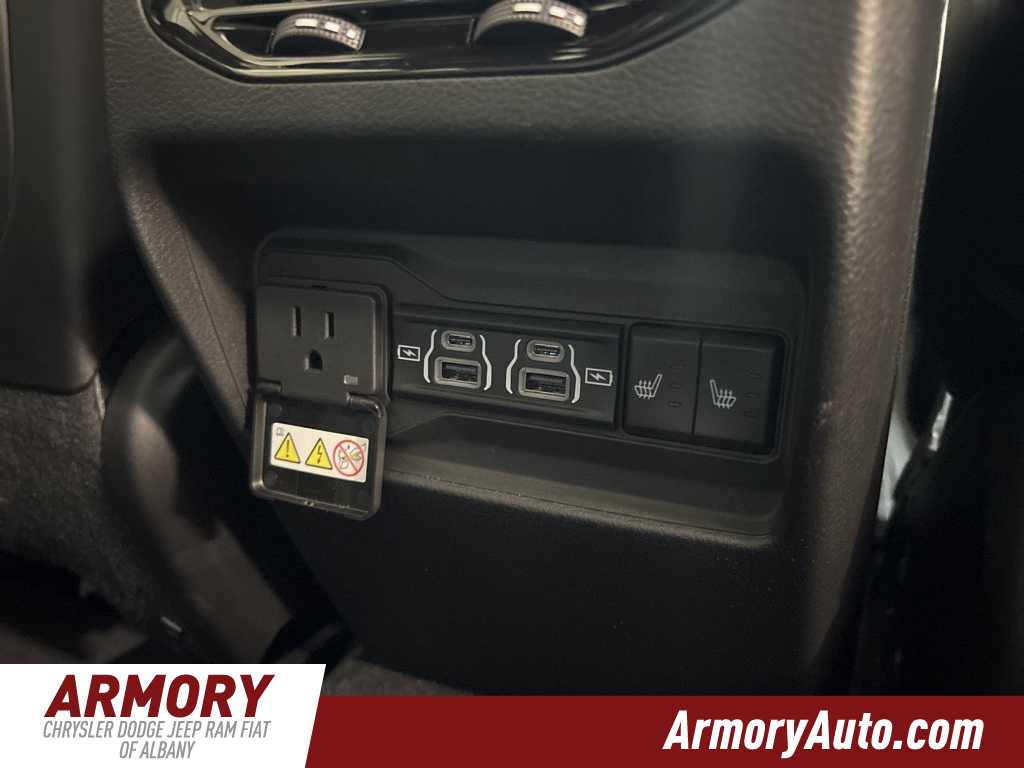 Thumbnail: 2025 Jeep Grand Cherokee - 32