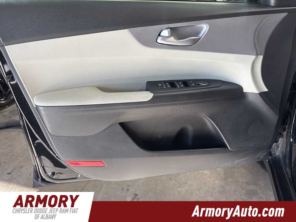 Thumbnail: 2023 Kia Forte - 6