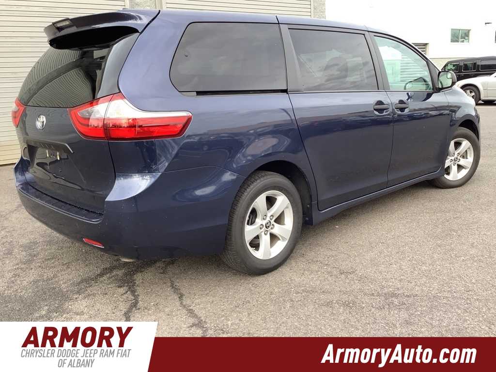 Thumbnail: 2020 Toyota Sienna - 4