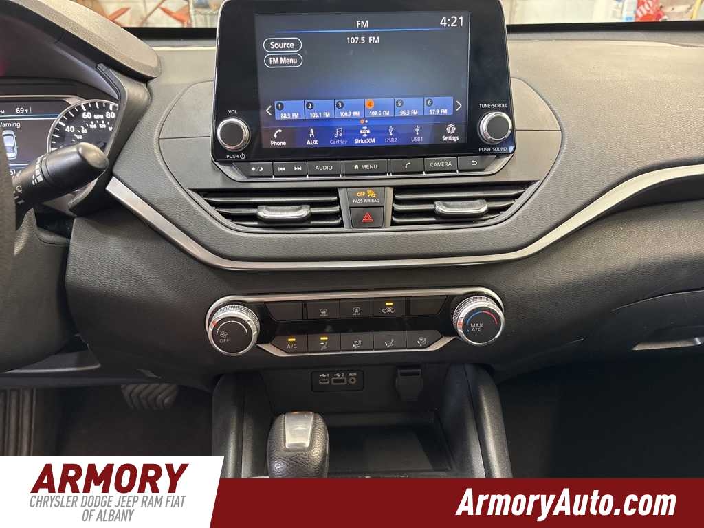 2022 Nissan Altima SV 17