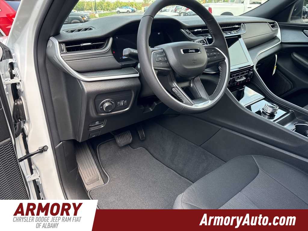 Thumbnail: 2025 Jeep Grand Cherokee L - 9