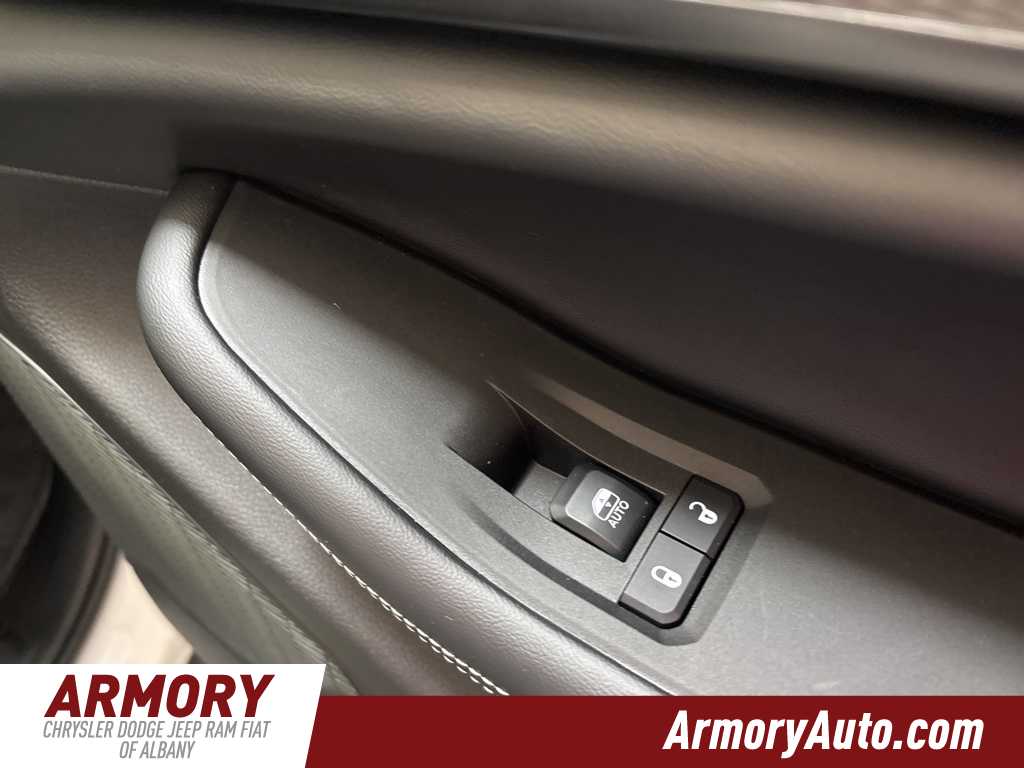 Thumbnail: 2025 Jeep Grand Cherokee L - 40