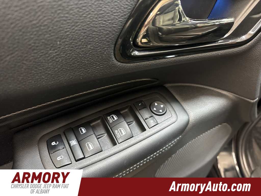 Thumbnail: 2022 Dodge Durango - 8