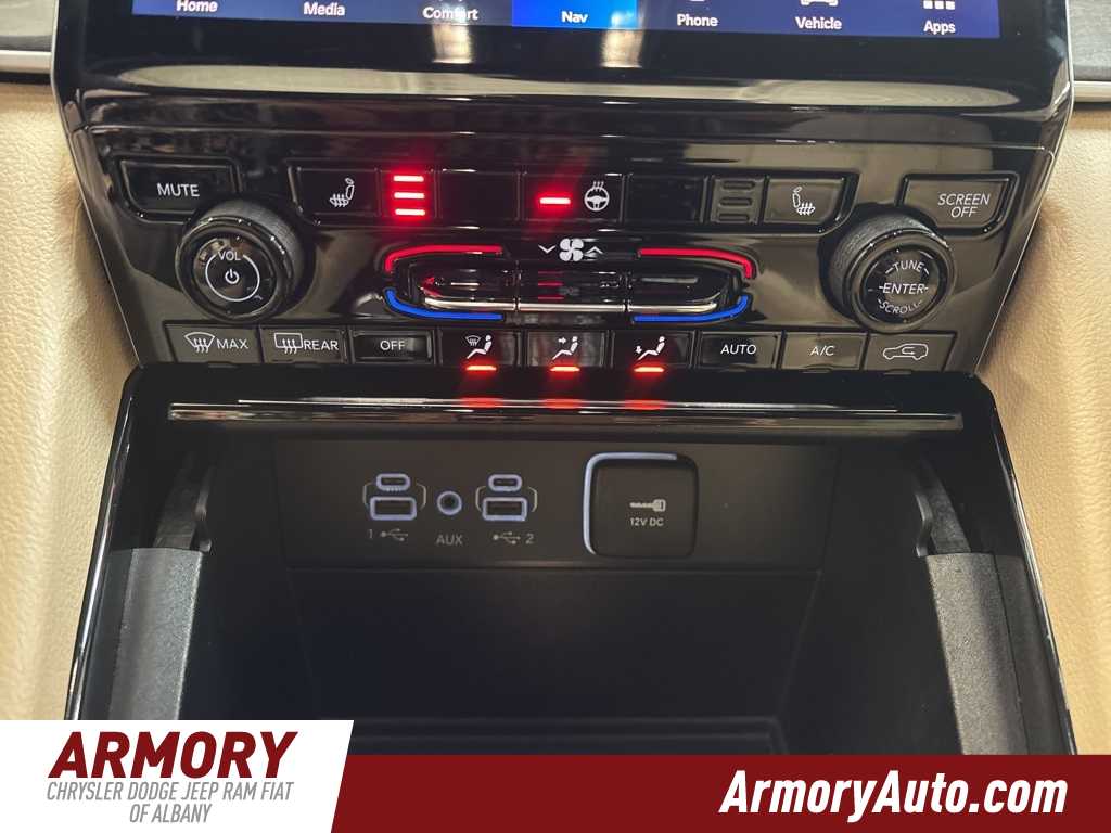 Thumbnail: 2023 Jeep Grand Cherokee - 20