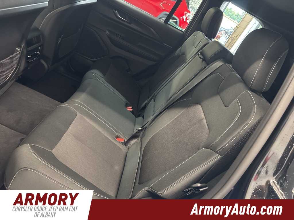 Thumbnail: 2025 Jeep Grand Cherokee - 21