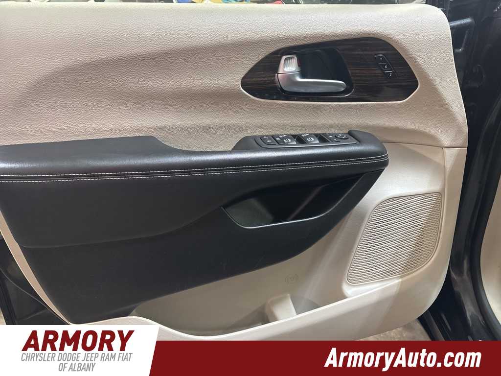 Thumbnail: 2023 Chrysler Pacifica - 7