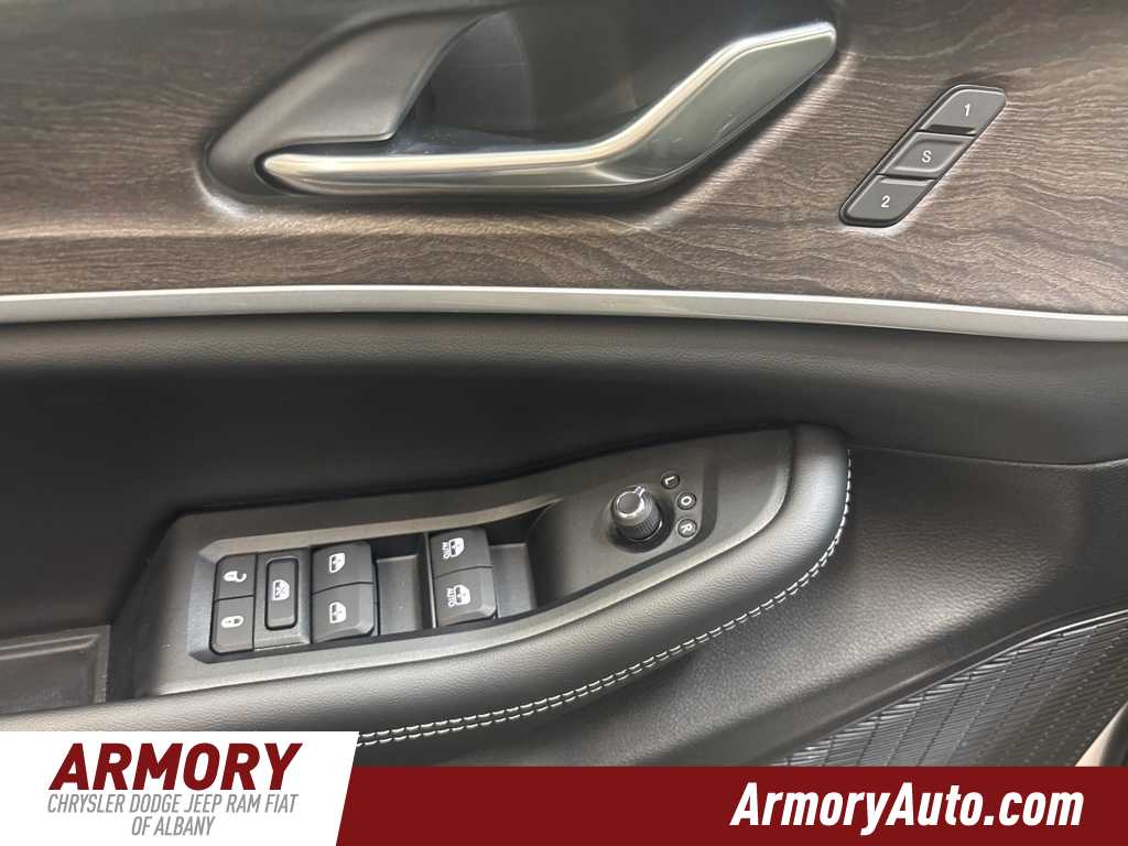 Thumbnail: 2025 Jeep Grand Cherokee - 8