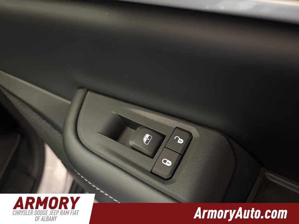 Thumbnail: 2025 Jeep Grand Cherokee - 31