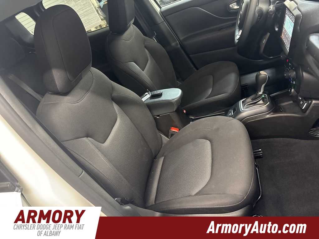 Thumbnail: 2023 Jeep Renegade - 33