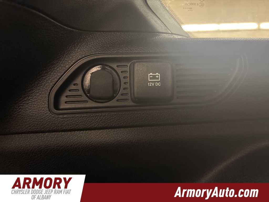 Thumbnail: 2025 Jeep Grand Cherokee - 28