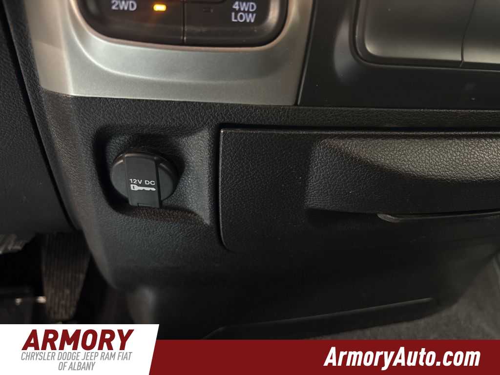 Thumbnail: 2019 RAM 1500 Classic - 19